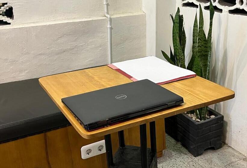 호텔 Oyo 93137 Kost Maharaja