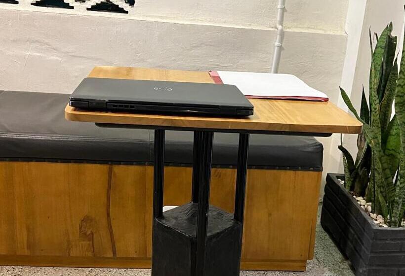 호텔 Oyo 93137 Kost Maharaja