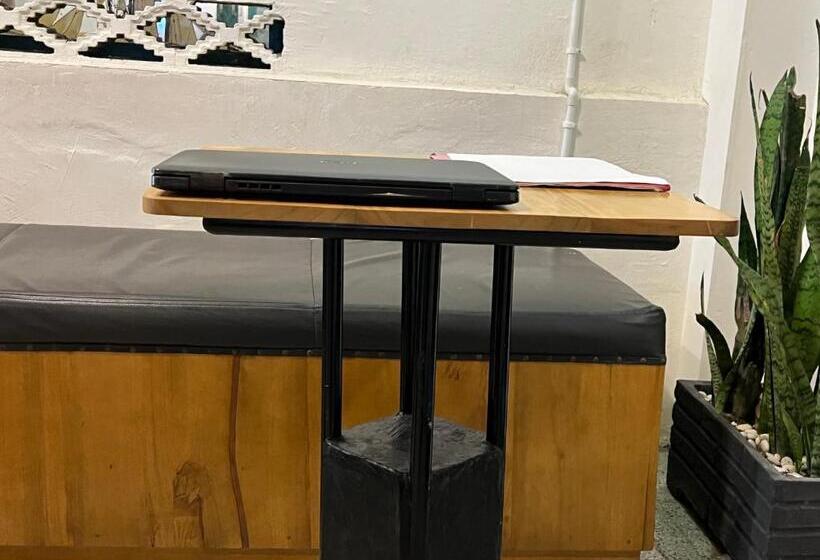 호텔 Oyo 93137 Kost Maharaja