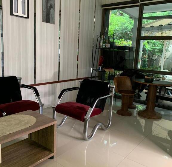 호텔 Oyo 93145 Pondok Alam Syariah