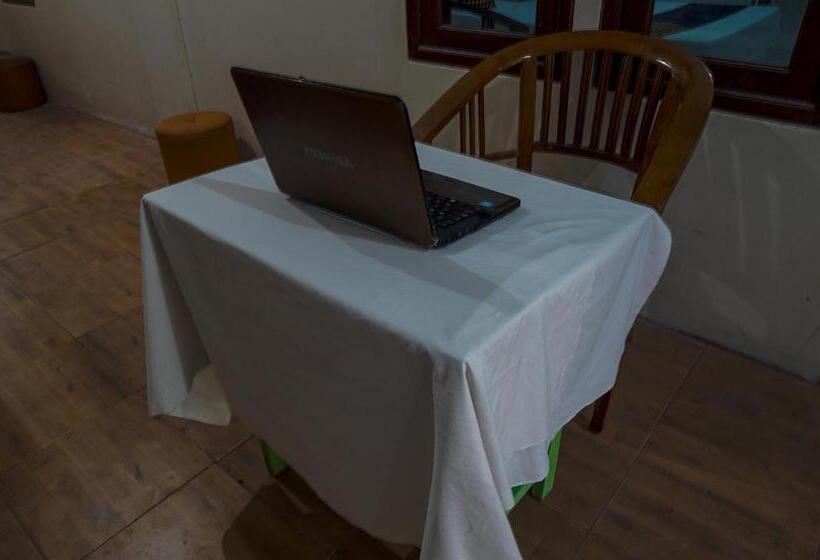 בית מלון כפרי Oyo 93161 Nurul Hikmah Homestay Syariah & Sport Center