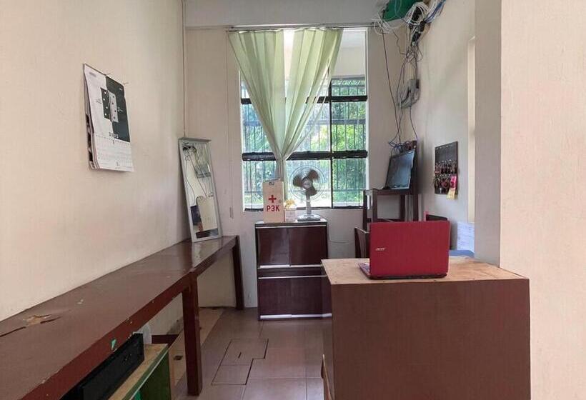 هتل Oyo 93178 Homestay Pakmuklis Syariah