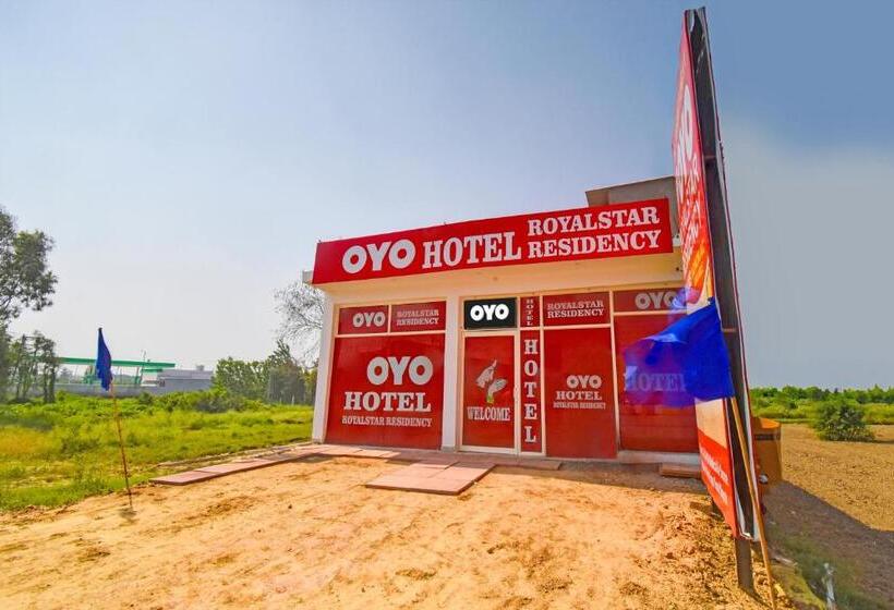 ホテル Oyo Flagship Royal Star Residency