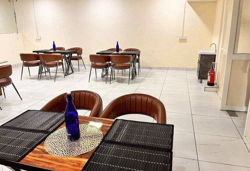 בית מלון כפרי Oyster Pearl Near Medanta Hospital Sec39