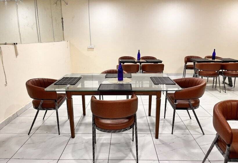 בית מלון כפרי Oyster Pearl Near Medanta Hospital Sec39