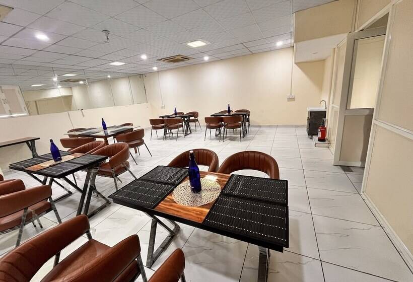 בית מלון כפרי Oyster Pearl Near Medanta Hospital Sec39