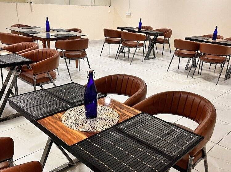 בית מלון כפרי Oyster Pearl Near Medanta Hospital Sec39