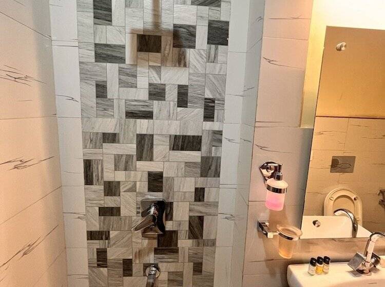 בית מלון כפרי Oyster Pearl Near Medanta Hospital Sec39