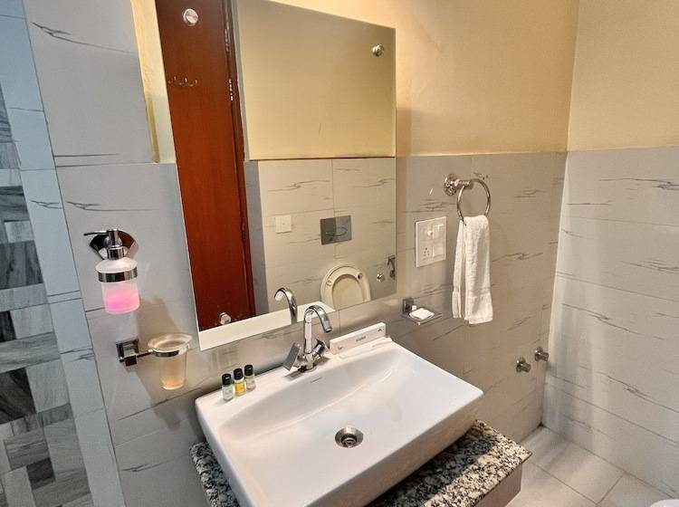 בית מלון כפרי Oyster Pearl Near Medanta Hospital Sec39