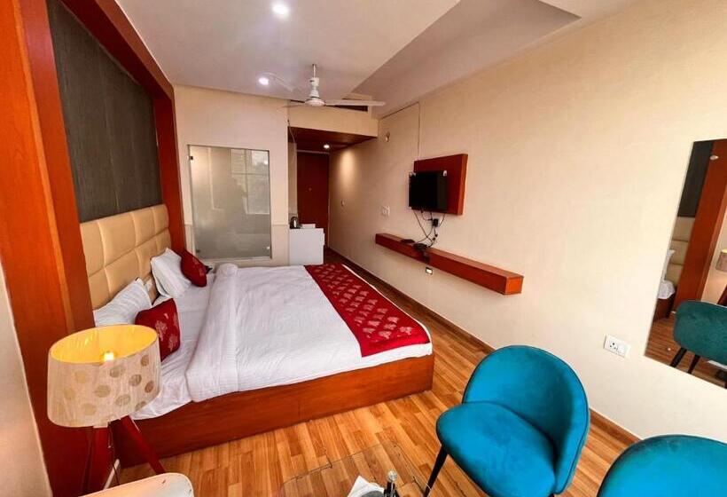 בית מלון כפרי Oyster Pearl Near Medanta Hospital Sec39