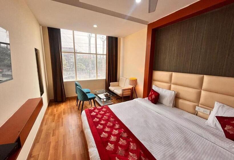 בית מלון כפרי Oyster Pearl Near Medanta Hospital Sec39