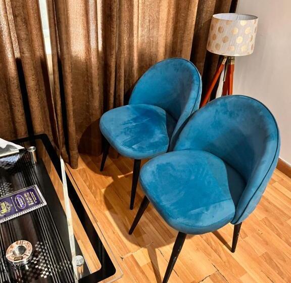 בית מלון כפרי Oyster Pearl Near Medanta Hospital Sec39