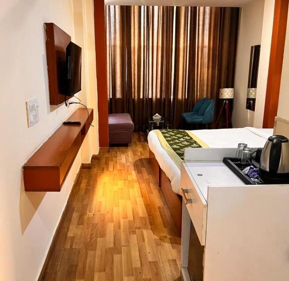 בית מלון כפרי Oyster Pearl Near Medanta Hospital Sec39