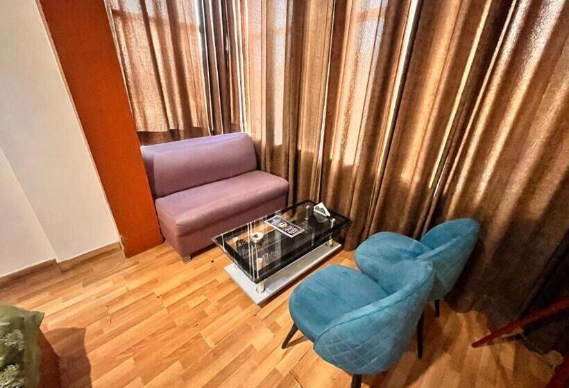 בית מלון כפרי Oyster Pearl Near Medanta Hospital Sec39