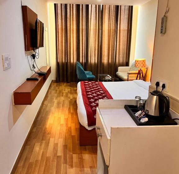 בית מלון כפרי Oyster Pearl Near Medanta Hospital Sec39