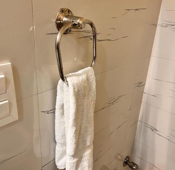 בית מלון כפרי Oyster Pearl Near Medanta Hospital Sec39