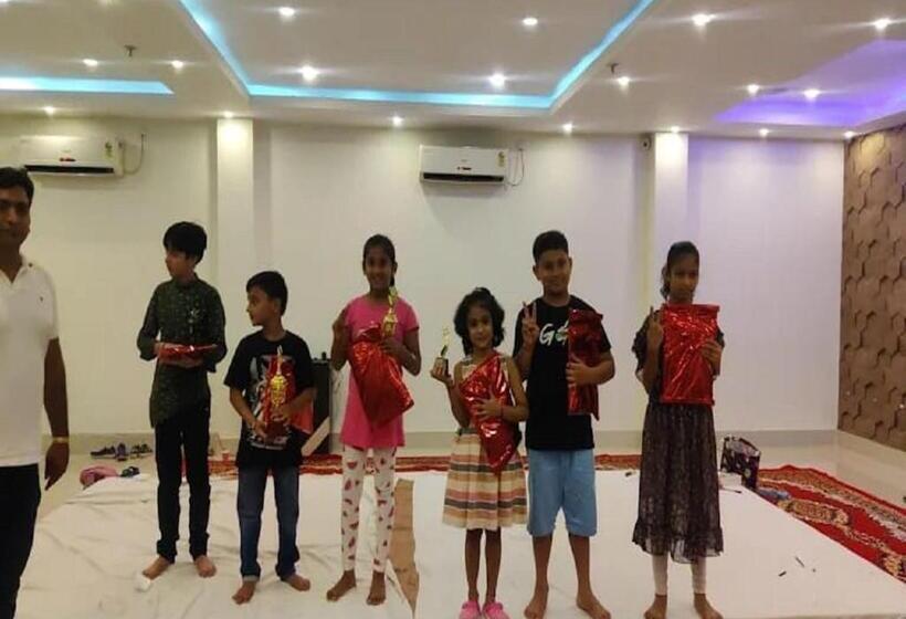 ホテル S G International Danapur