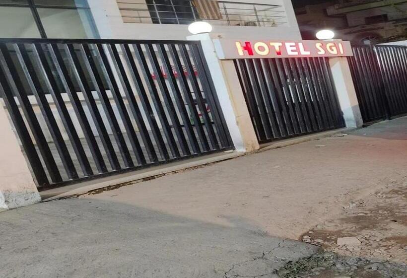 ホテル S G International Danapur