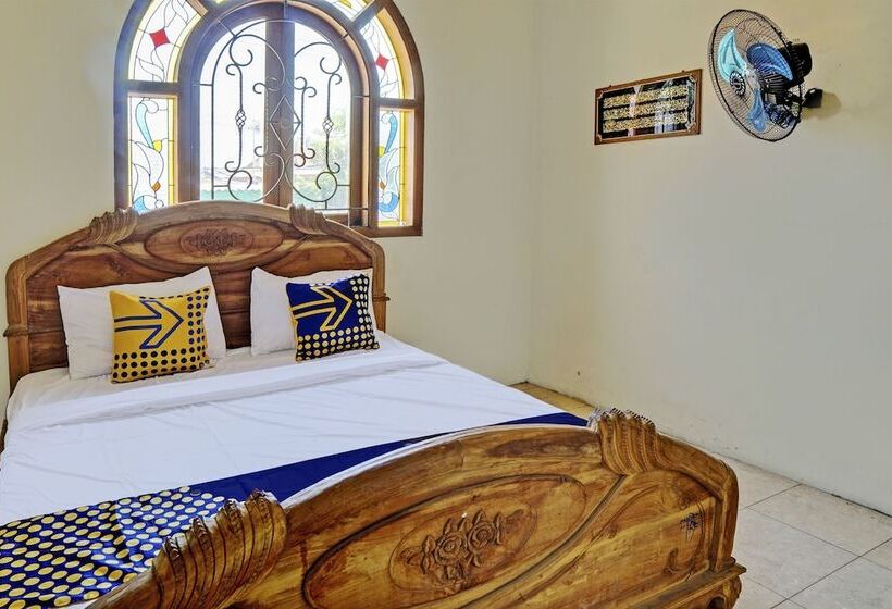 ホテル Spot On 93144 Homestay H. Syarif Syariah   Bandar Gresik 2