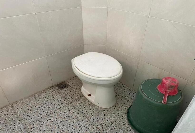 Szálloda Spot On 93149 Karman S Sari 1 Homestay Syariah