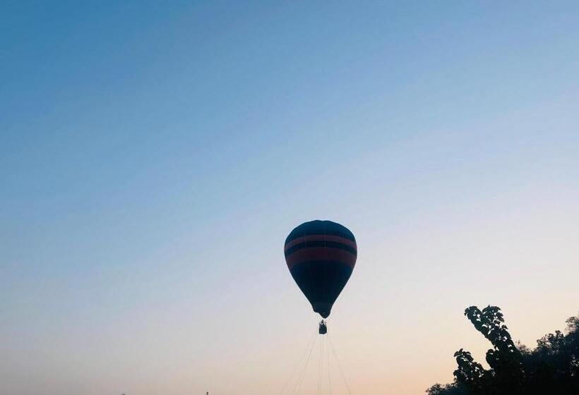 בית מלון כפרי The Deerfield Cottages