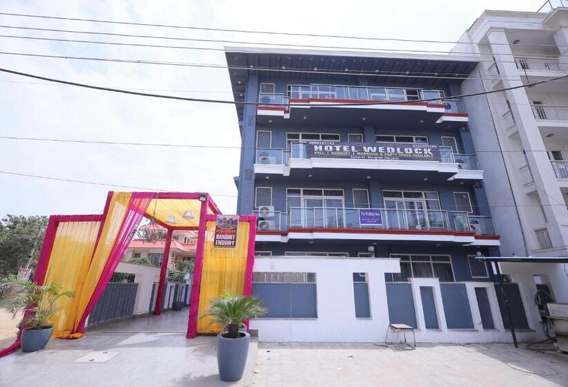 هتل Unitech Cyber Park Gurgaon