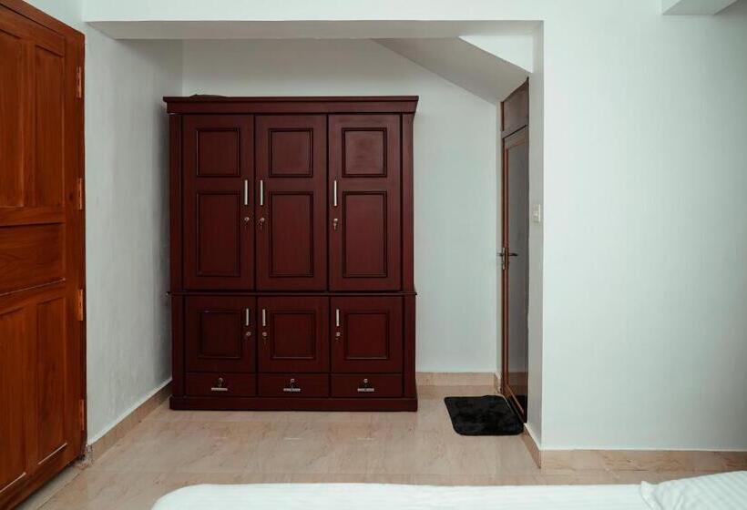 Kalloos Island Backwater Resort