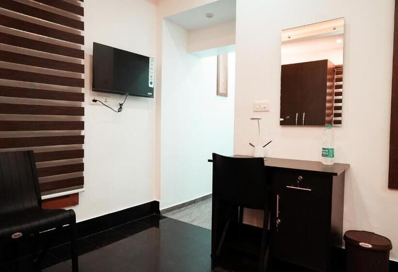 Kalloos Island Backwater Resort