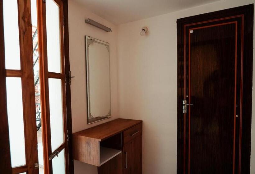 Kalloos Island Backwater Resort