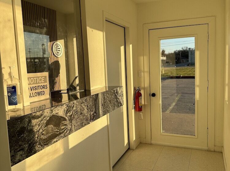 モーテル Eagle Inn