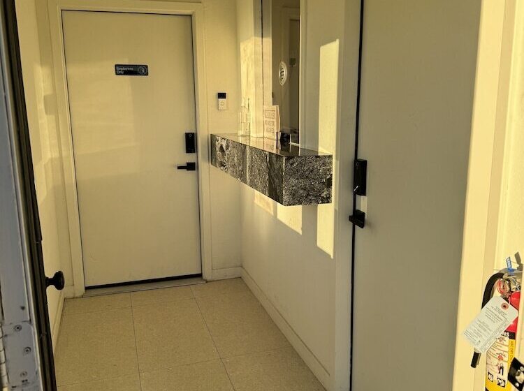 モーテル Eagle Inn