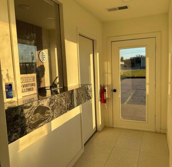 モーテル Eagle Inn