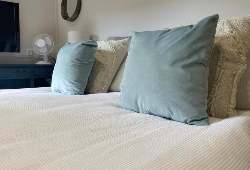 فندق على الطريق The Courtyard Rooms