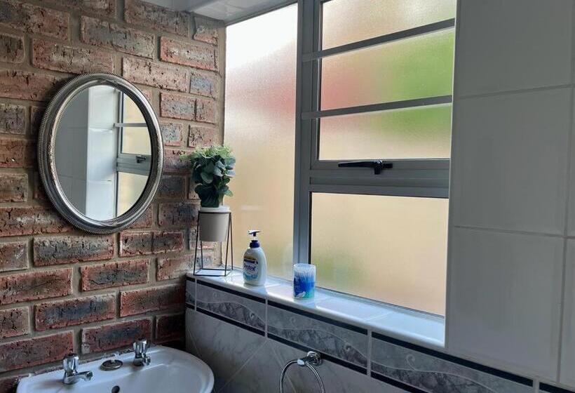 פנסיון Cenikma Guest Suites   Family Room 2