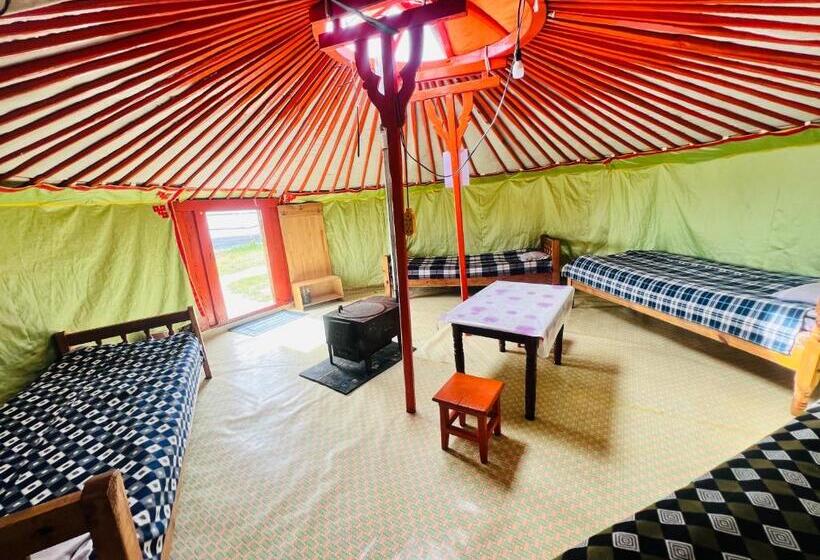 پانسیون Monkhsuuri Guesthouse