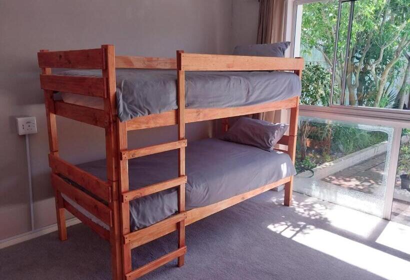 הוסטל Serenity Shores Backpackers