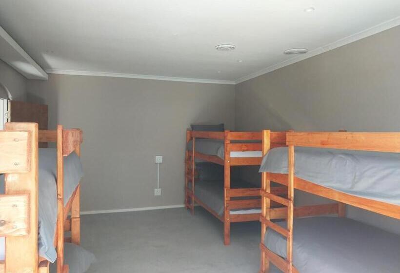 הוסטל Serenity Shores Backpackers