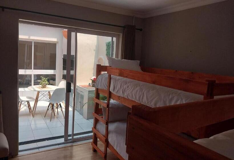 הוסטל Serenity Shores Backpackers