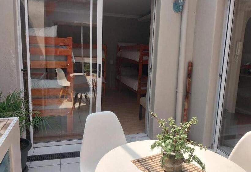 הוסטל Serenity Shores Backpackers