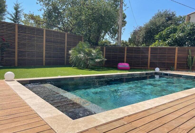 ベッドアンドブレックファースト Chambre D Hôtes   Villa Pierredon