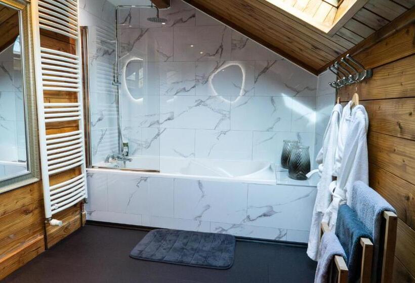 住宿加早餐  Chambres Et Table D Hôtes Au Chalet Datcha