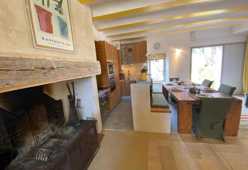 Bed and Breakfast Domaine De Treilles