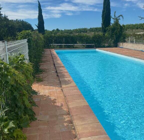 Bed and Breakfast Domaine De Treilles