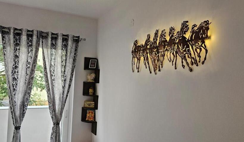 צימר La Grandiose Luxury Serviced Apartments