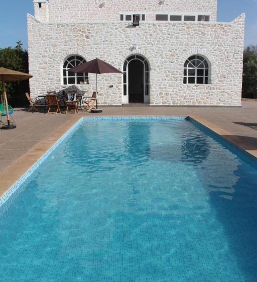 تختخواب و صبحانه Les Jardins Fleuris