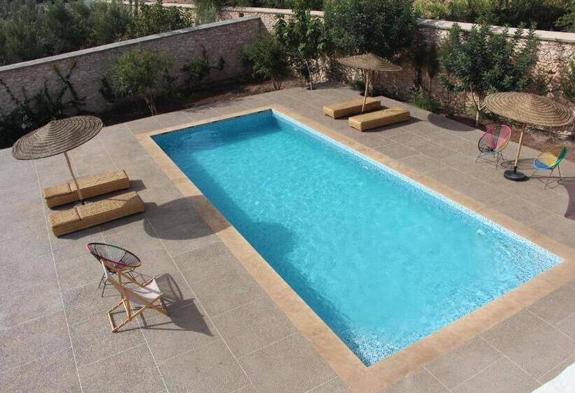 تختخواب و صبحانه Les Jardins Fleuris