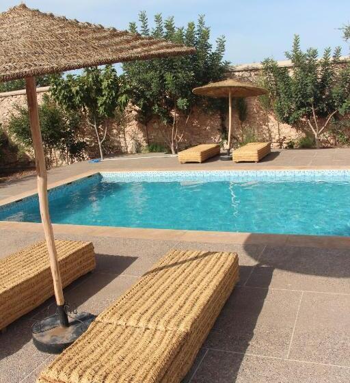 تختخواب و صبحانه Les Jardins Fleuris