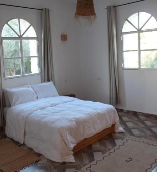 تختخواب و صبحانه Les Jardins Fleuris