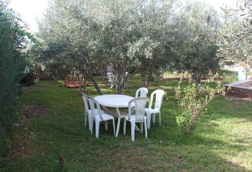 تختخواب و صبحانه Les Jardins Fleuris