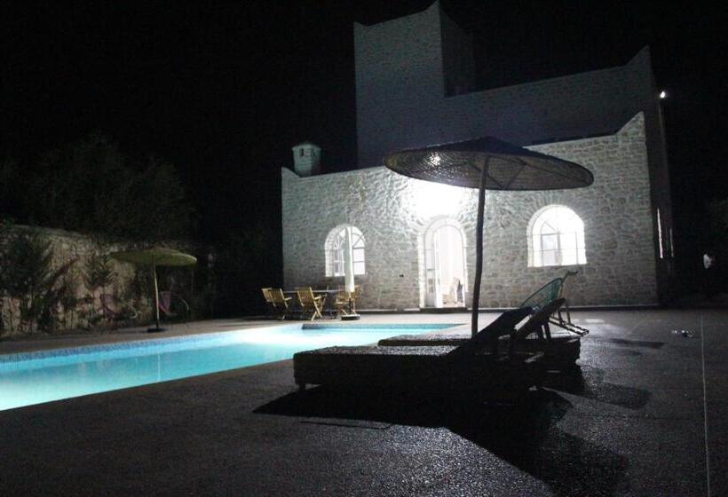 تختخواب و صبحانه Les Jardins Fleuris